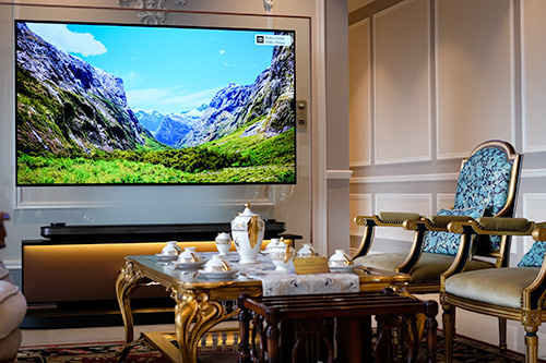 OLED W7 - TV 4K dán tường, mỏng như kính